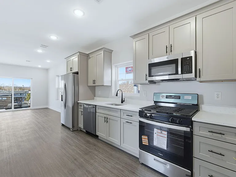 392 S 19th St #3 — Photo 3