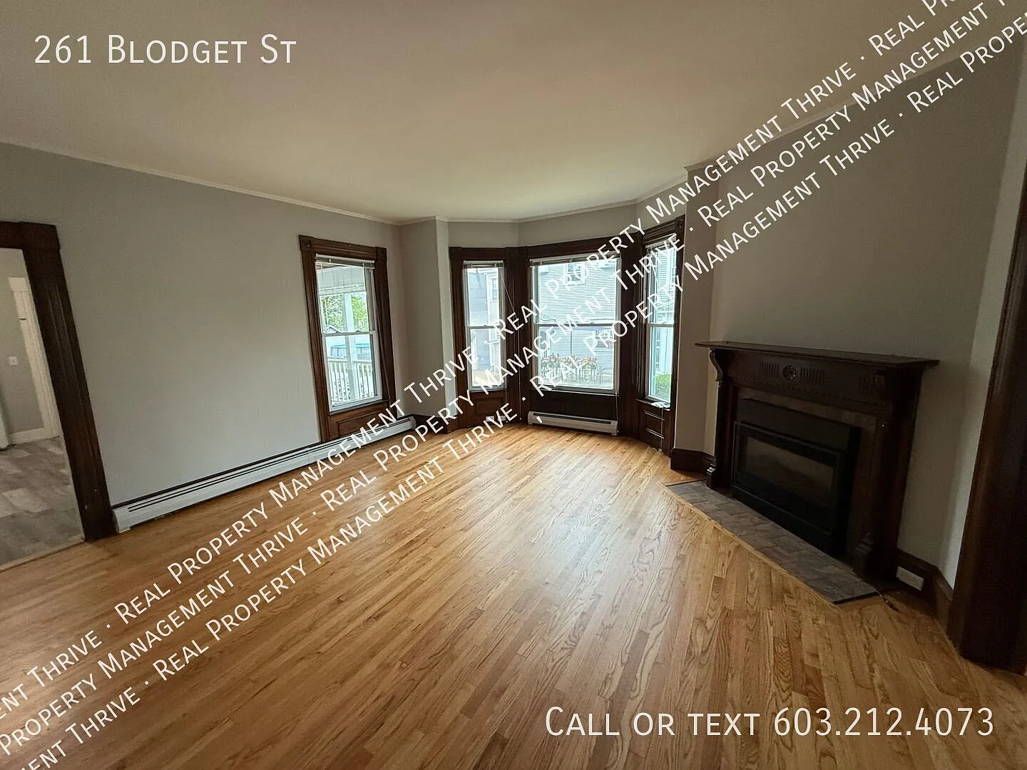 Stunning 3BR Main floor unit with 2 parking spots — Photo 2