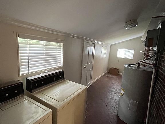 5th image of 225 Duncan Ave