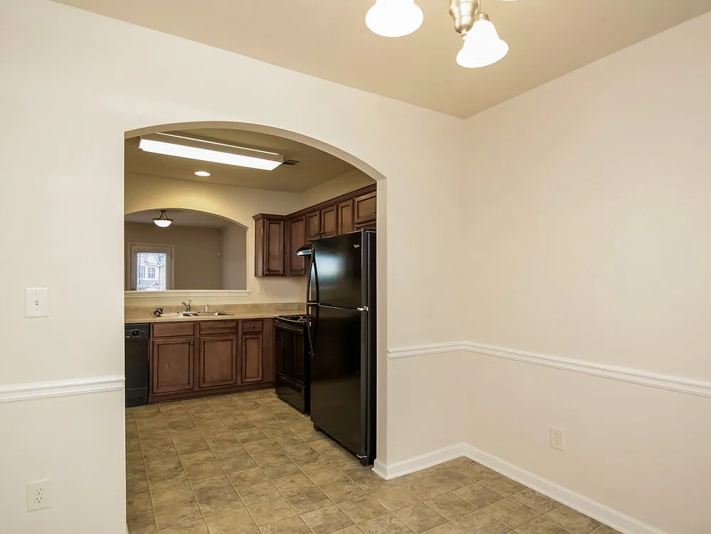 3 bed, 2.0 bath, 1905 sqft, $2,310 — Photo 4