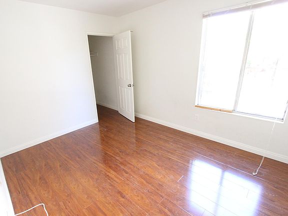 3rd image of 530 Berryhill Dr