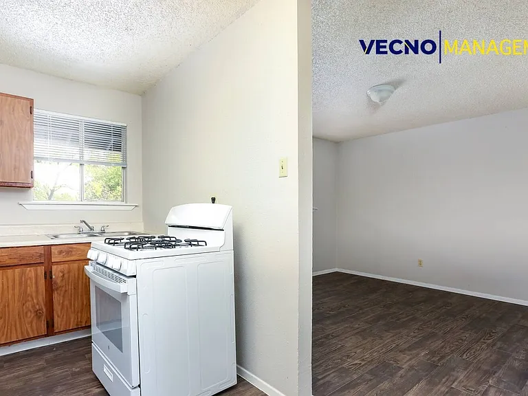 102 E Cheryl Dr #2 — Photo 5