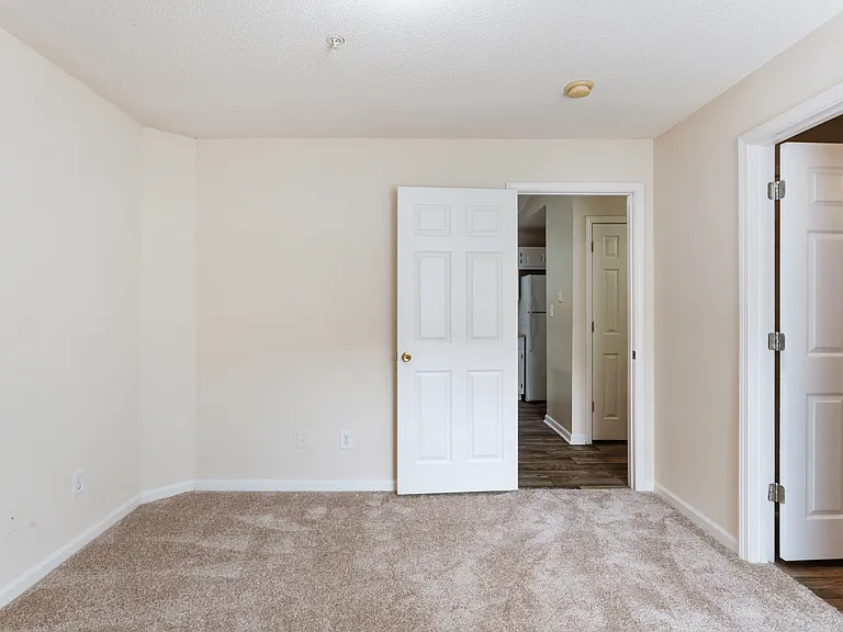 The Retreat at Grande Lake Apartments — Photo 40