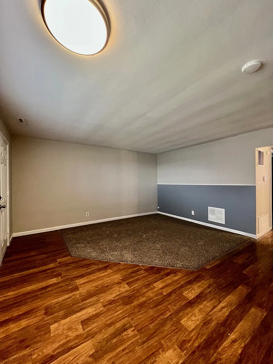 Building Photo - 2421 Patrick Dr #3