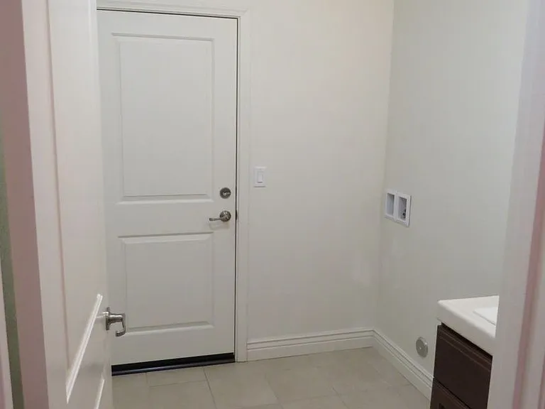 305 Hampton Dr — Photo 26