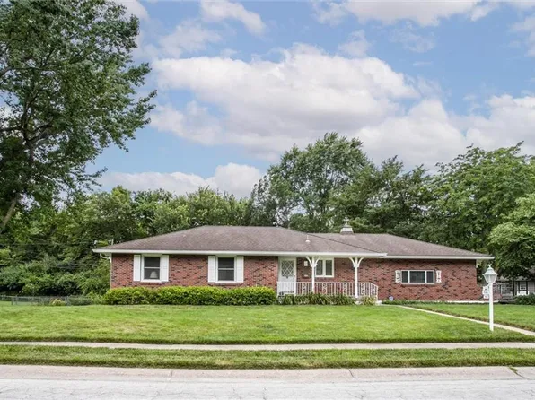 421 SW Stratford Rd, Lees Summit, MO 64081