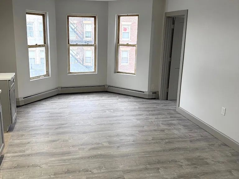 26 Newhall St #14 — Photo 3