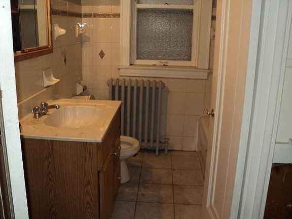 5th image of 1635 S Clarence Ave