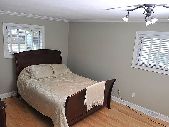 Mstr bed. double closets