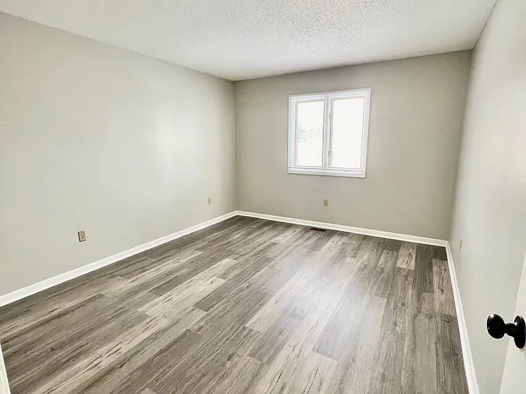 Thompson Apartments — Photo 15