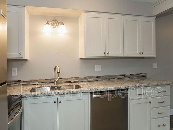 5th image of 2602 NE Lombard St