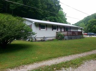 3 Acer Ln, Sod, WV 25564