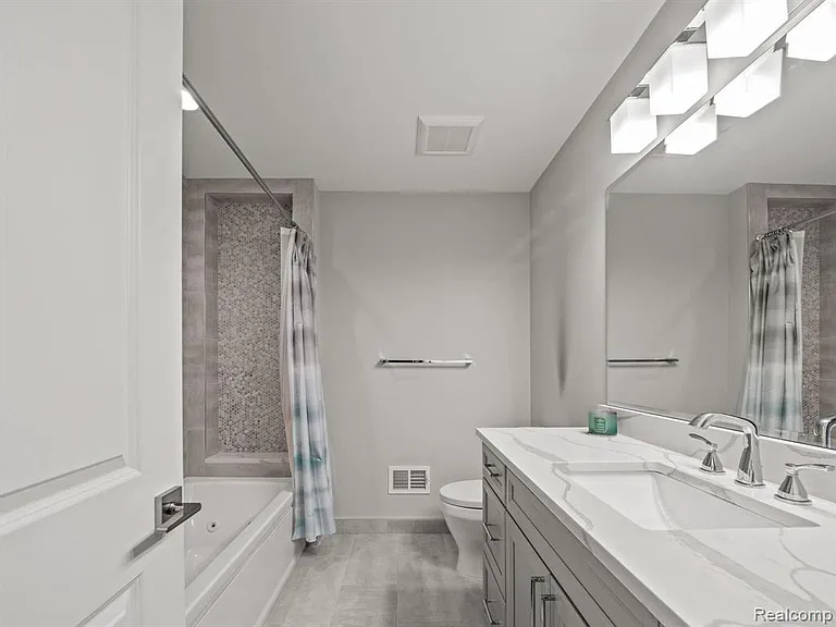 3511 Lakecrest Dr — Photo 44