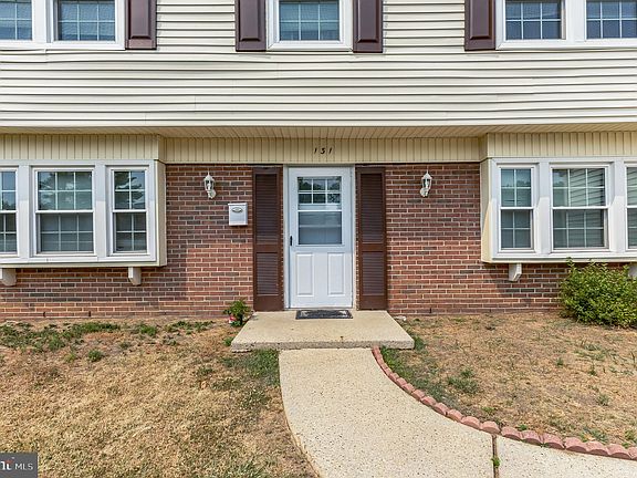 3rd image of 131 Toledo Ln