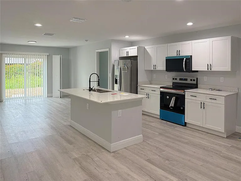 608 Cougar Blvd — Photo 3