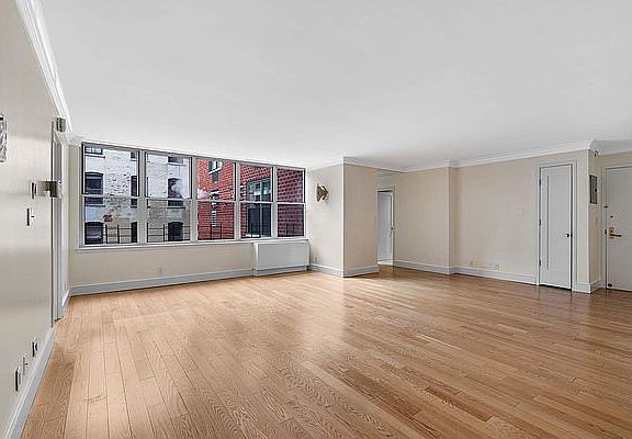3rd image of 2250 Broadway APT 4R