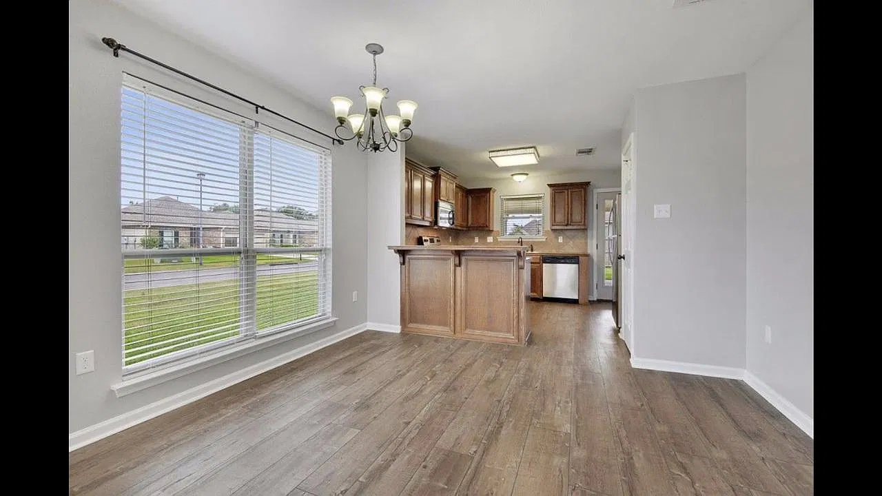 3 bed, 1350 sqft, $1,800 — Photo 3