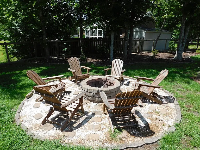 300 Taliaferro Ln — Photo 43
