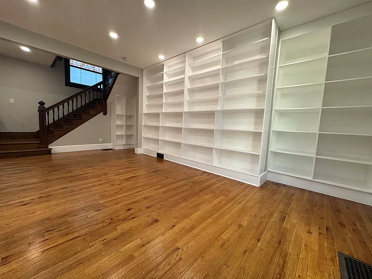 117 Maple St #117 — Photo 6
