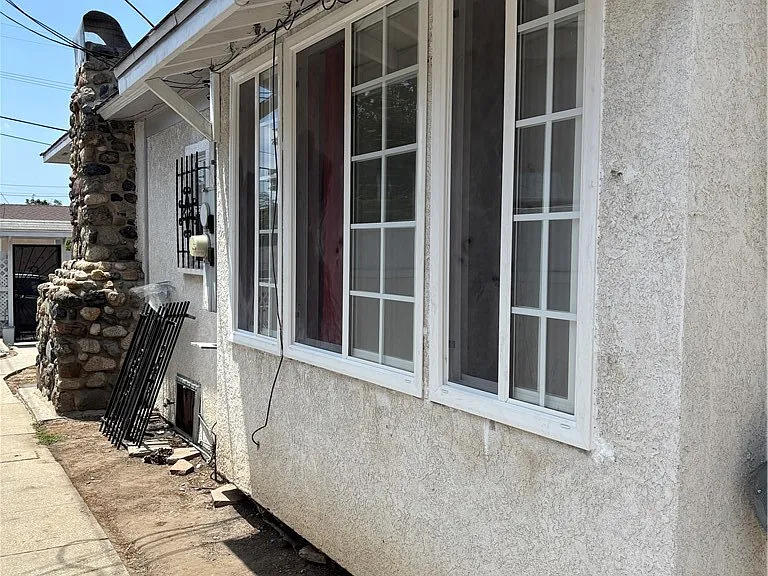 11962 Cedar Ave — Photo 3