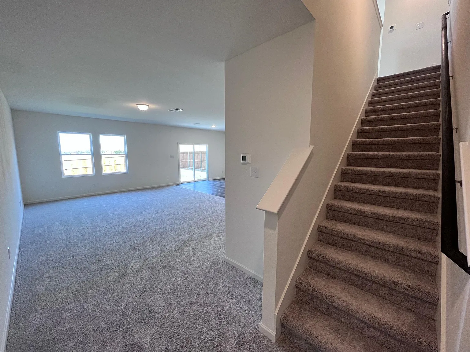 3 bed, 2.5 bath, 1920 sqft, $2,000 — Photo 2