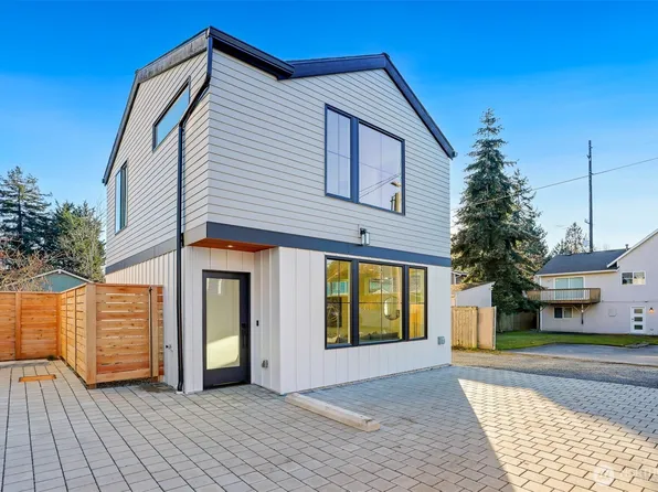 8755 Palatine Avenue N, Seattle, WA 98103