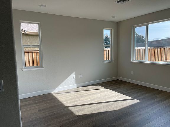 5th image of 846 Camborne Dr