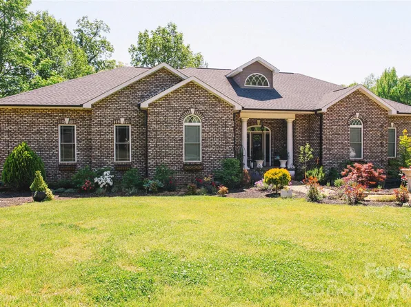 4642 King Crowder Dr, Gastonia, NC 28052