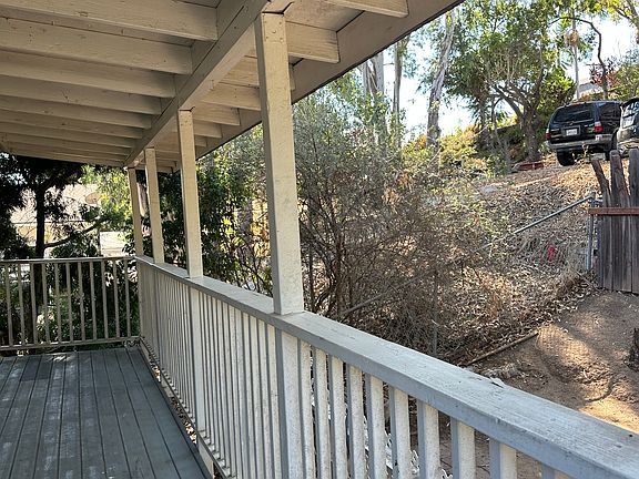 4th image of 776 Oceanview Dr