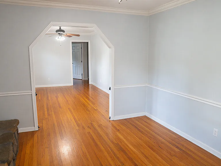 1910 Honeycut Ln — Photo 7