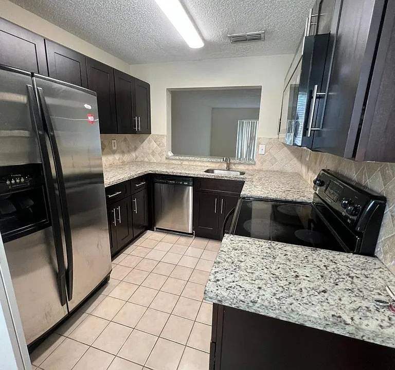 9458 Palm Cir S #9458