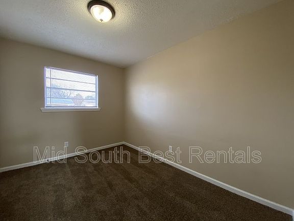 4th image of 620 E Bethany Rd