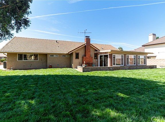 3rd image of 27950 Kalmia Ave