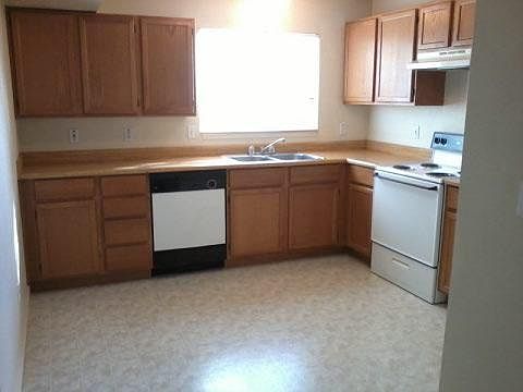 2nd image of 3851 S McCall St Unit 32