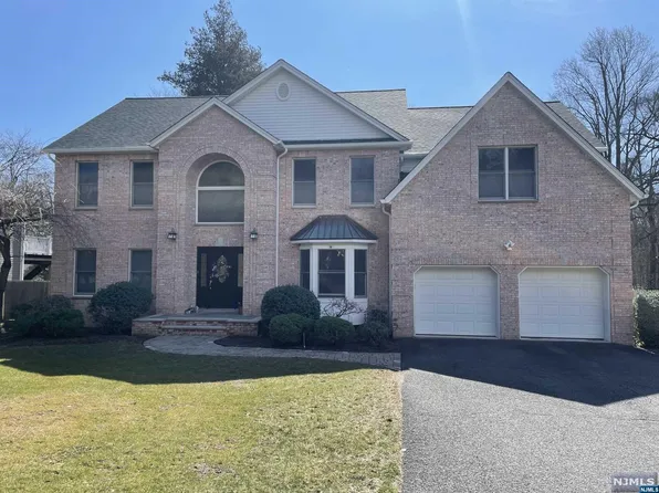 579 Westwood Ave, River Vale, NJ 07675