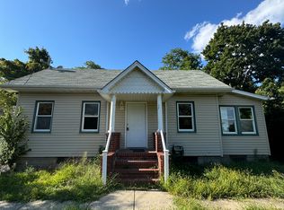 5 Cedar Rd E, Mastic Beach, NY 11951