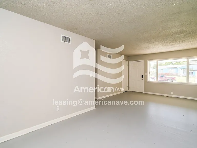 1040899_002_living_room_3.jpg