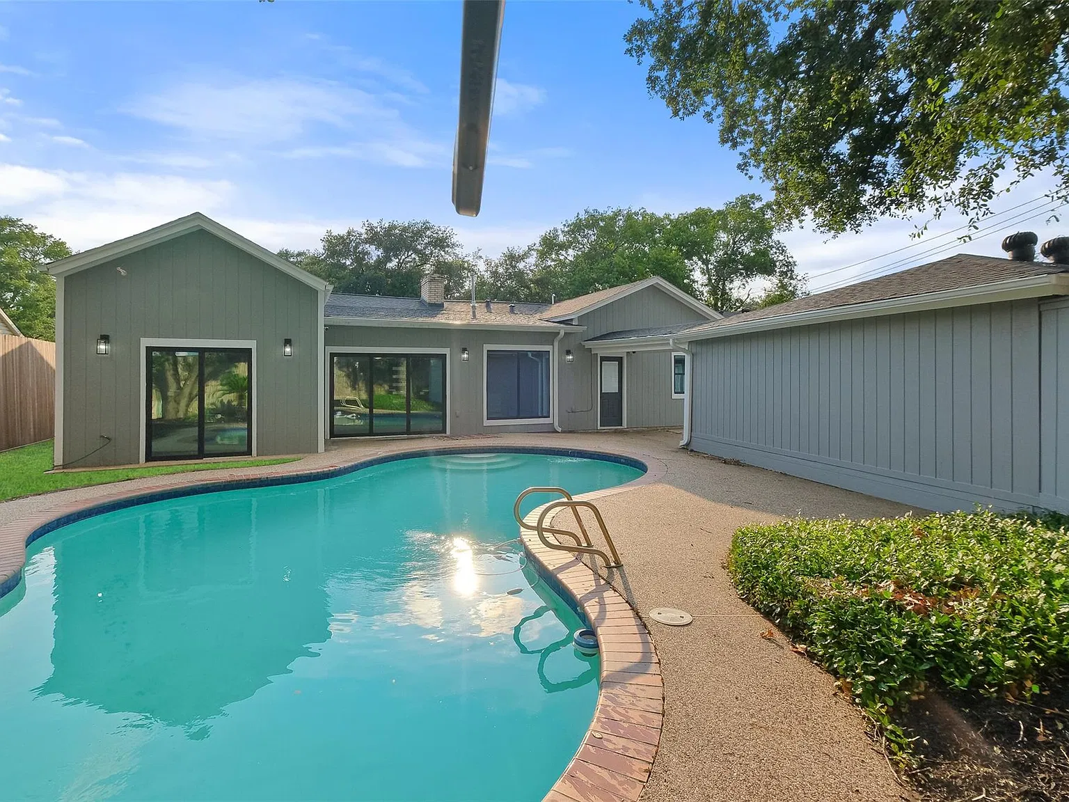 4 bed, 3.5 bath, 2650 sqft, $4,000 — Photo 2