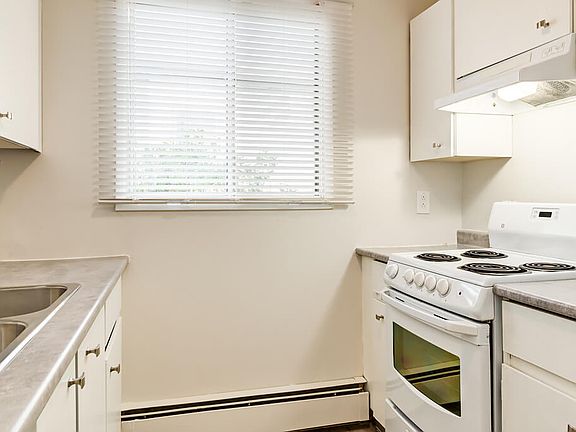 4th image of 11820 88th St NW #302