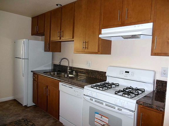 3rd image of 4542-4548.5 Kansas St