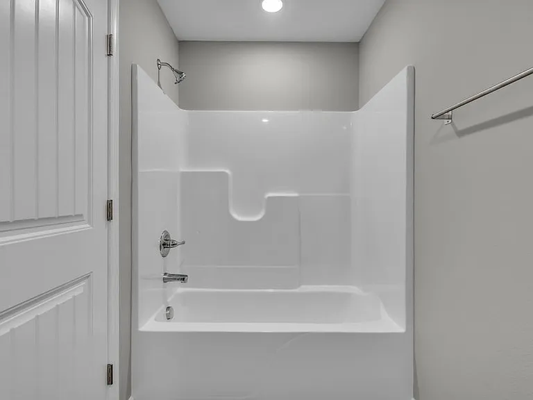 2814 Burke Ave — Photo 3