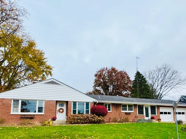 118 W Reader St, Elburn, IL 60119