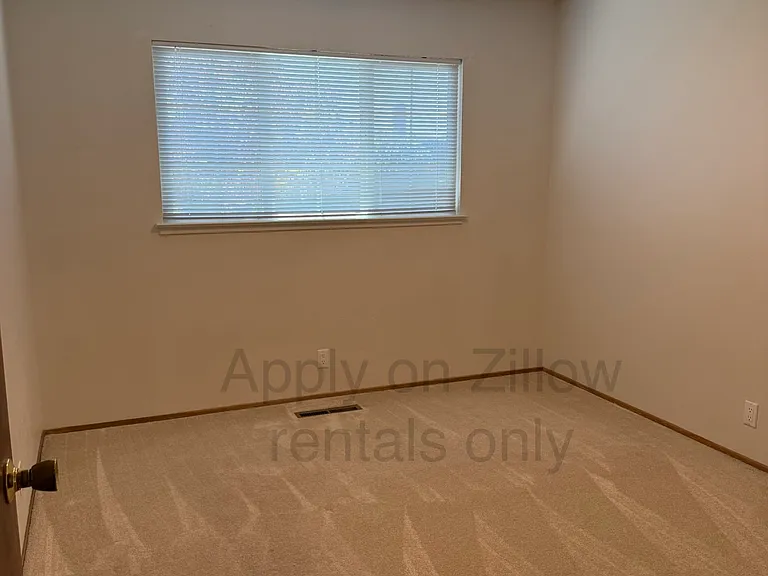 5116 Troy Ave — Photo 12