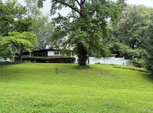 1542 Starlight Dr, Saint Louis, MO 63135