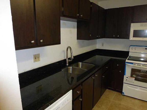 3rd image of 12125 NW 36th Pl #1L