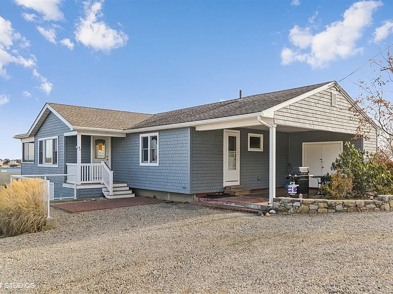46 Conanicut Rd — Photo 1