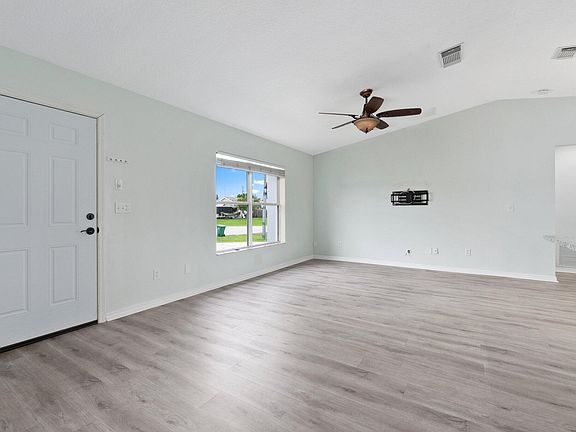 5th image of 621 SW Estate Avenue