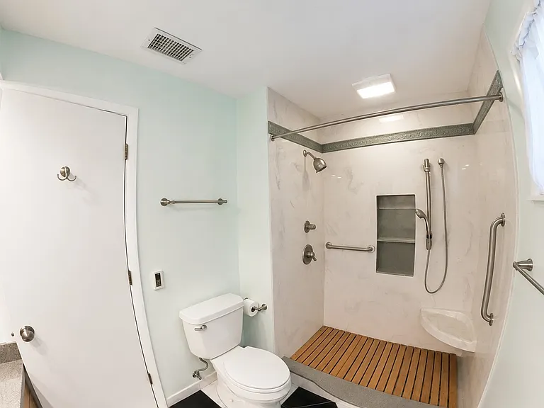 201 Oakhill Dr — Photo 18
