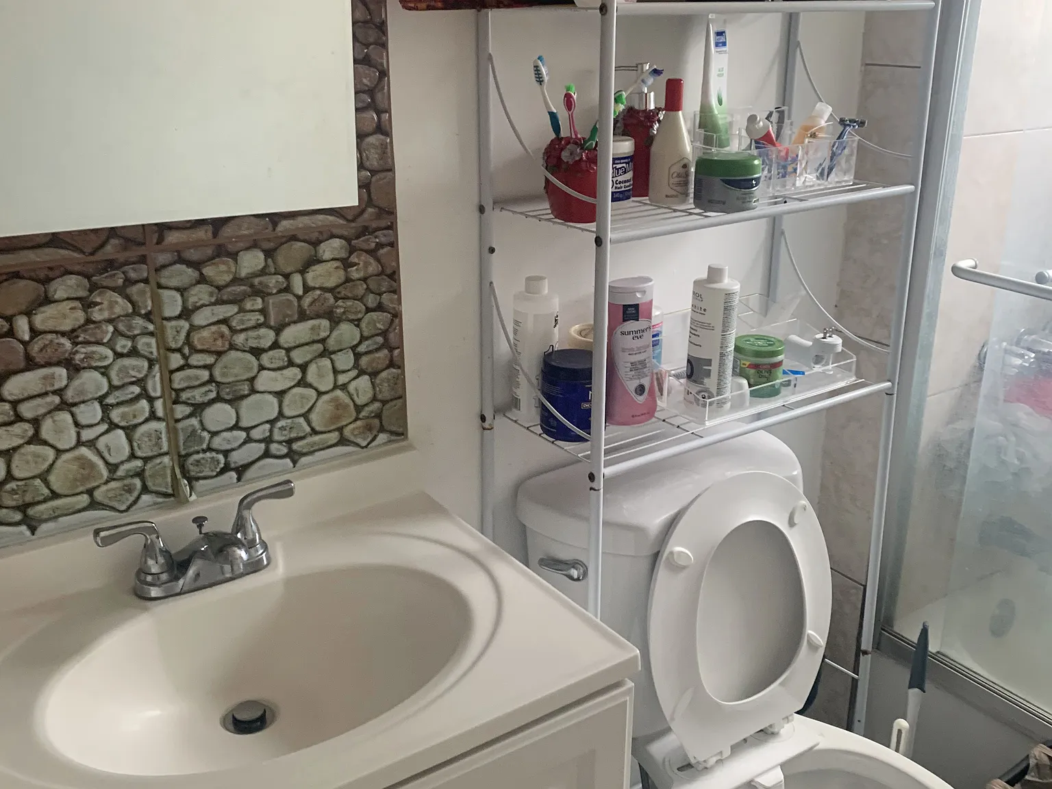 3 bed, 1000 sqft, $2,500 — Photo 2