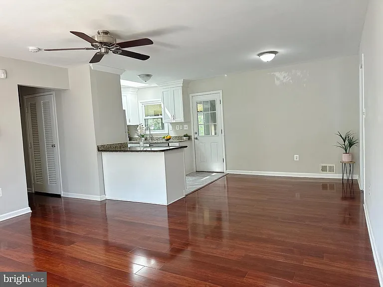 6732 Harrison Ln — Photo 10